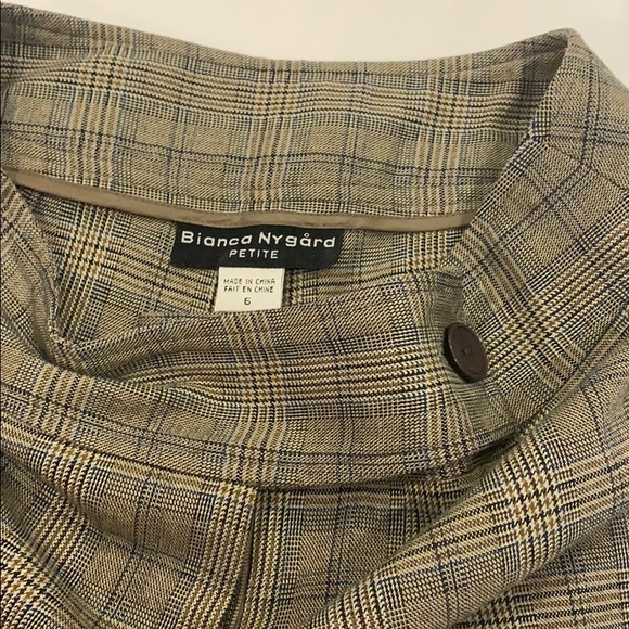 Good condition plaid capris!! - Picture 3 of 5